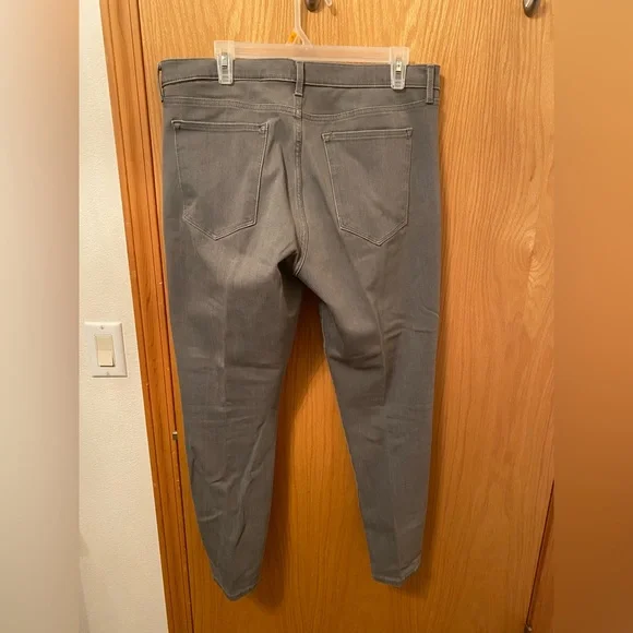 Banana Republic size 32 skinny grey jeans - Picture 3 of 4
